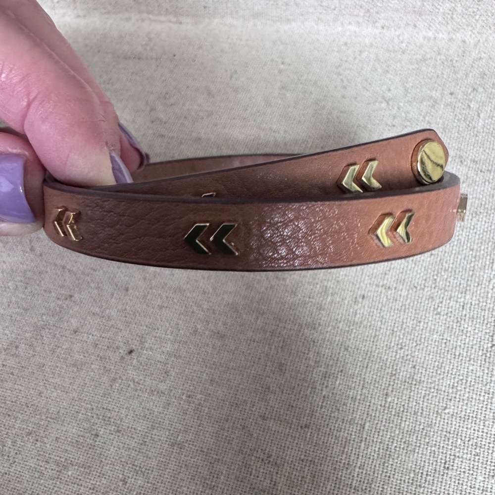 Stella & Dot Brown Leather Bracelet Wrap with Gold Arrow Accents